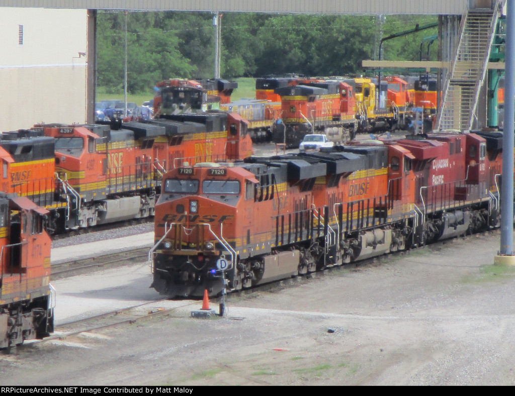 BNSF 7120